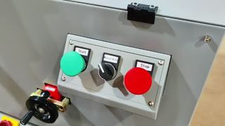 La machine à aplatir et à rainurer est une machine intégrée d'aplatissement et de rainurage utilisée dans le hardc