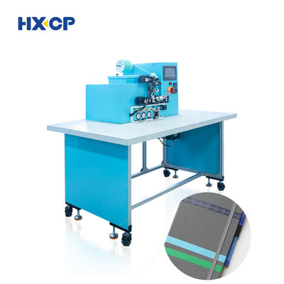 Machine d'insertion de bande élastique pour ordinateurs portables en couverture rigide avec fonction de montage en boucle