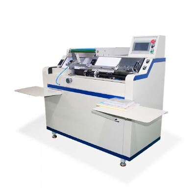 Machine à relier les bobines en spirale en plastique, insertion de bobine en ligne, extrémités fermées, livraison de pile, fonctionnement hors ligne ou en ligne, insertion de bobines, bobines formées dans des livres perforés
