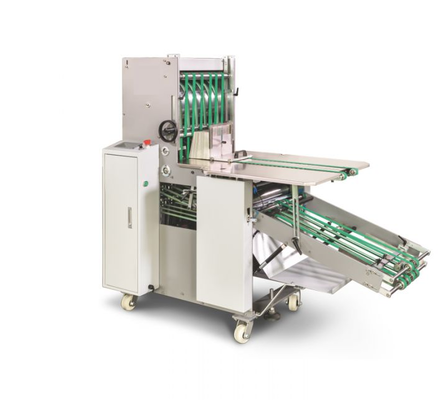 Distribution de machines de pliage et de machines auxiliaires spécialisées dans la manipulation de produits pliés et liés avec distribution de presse verticale