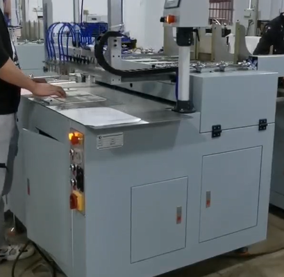 Machine de fabrication de boîtes en couverture dure semi-automatique